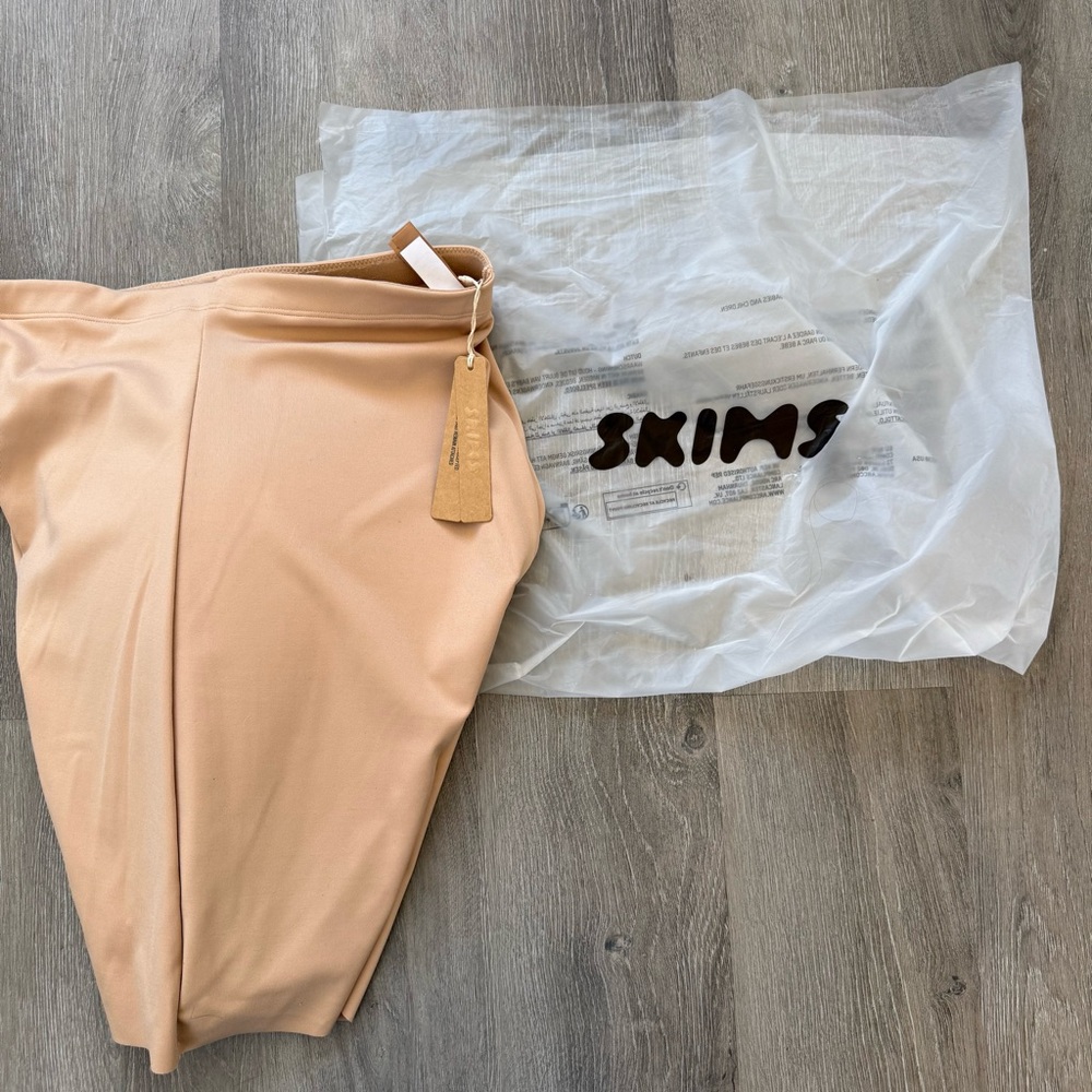 Skims Women's enhancing hip pads large NWT